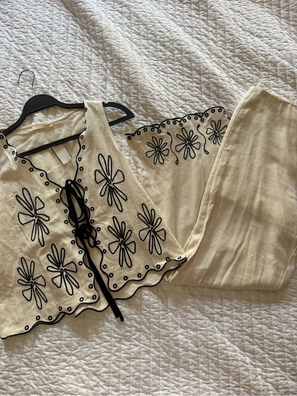 NWT ILLA ILLA MATCHING LINEN SET